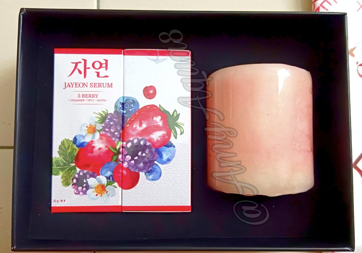 AmyAqua8's tweet photo. I'm late but i'm still excited when my Jayeon's box that was specially made during Boun's birthday last year arrived. The box is amazing, the candle smells so sweet and the best part is the postcards look so great! I love it so much! ❤️❤️
#JayeonTh #bb0un https://t.co/bFd0ZJGdQ7