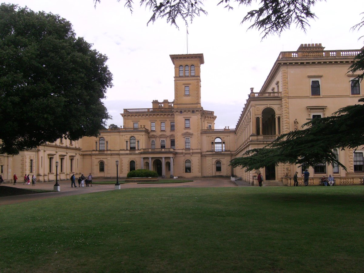5thLackey's tweet photo. #OsborneHouse #IsleofWight bought by #QueenVictoria &amp; #PrinceAlbert in 1845 who on the advice of #ThomasCubitt demolished the existing house &amp; built anew. For more info see #EnglishHeritage  Osborne web pages https://t.co/ZDZJ1lqG7U