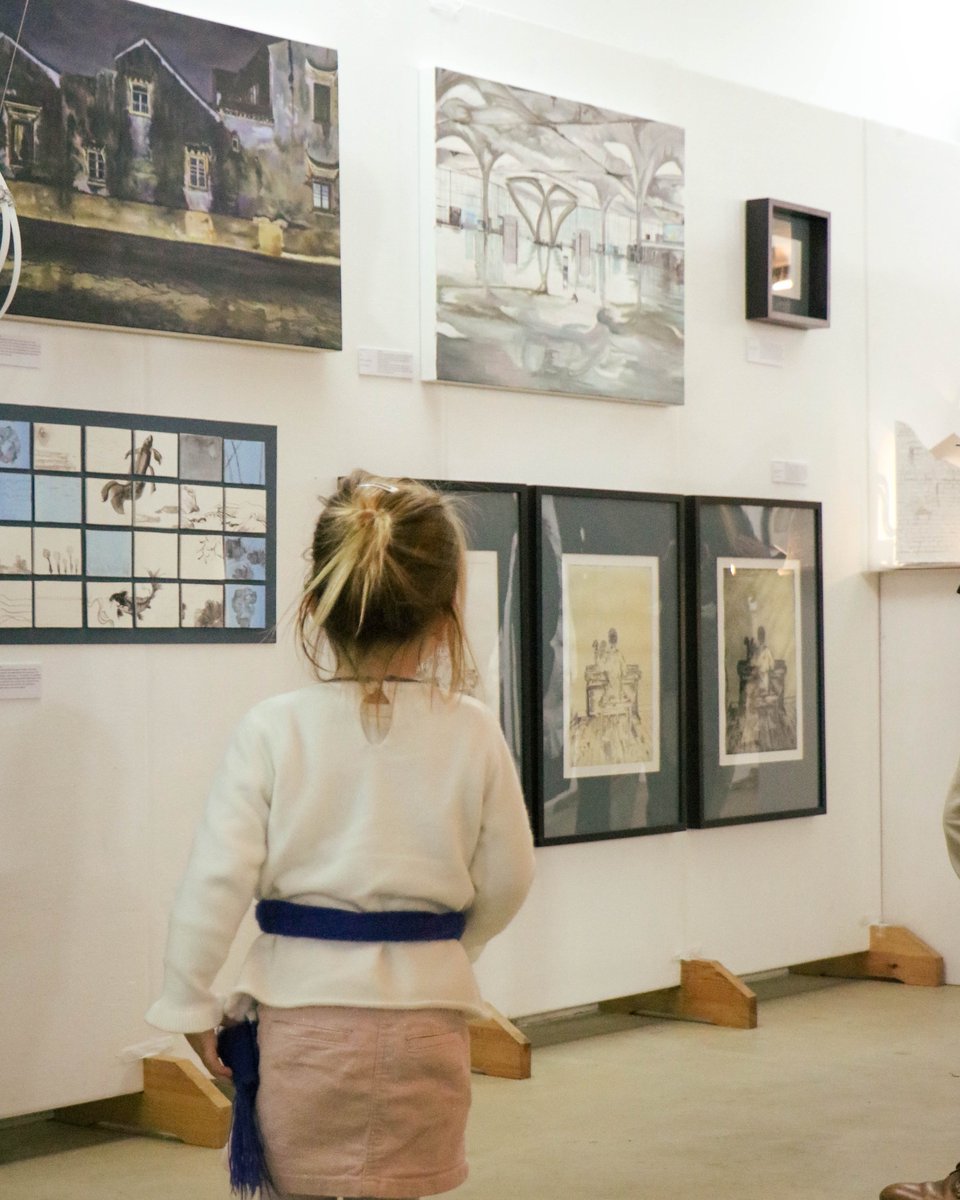 StJuliansLisbon's tweet photo. A celebration of creativity and talent! 🎨🎨 Our IB Art students displayed their exquisite works of art at the exhibition yesterday. Although we regret not being able to showcase every piece, we're very proud!
#StJuliansLisbon @StJuliansArt https://t.co/bbxxHGPsjc