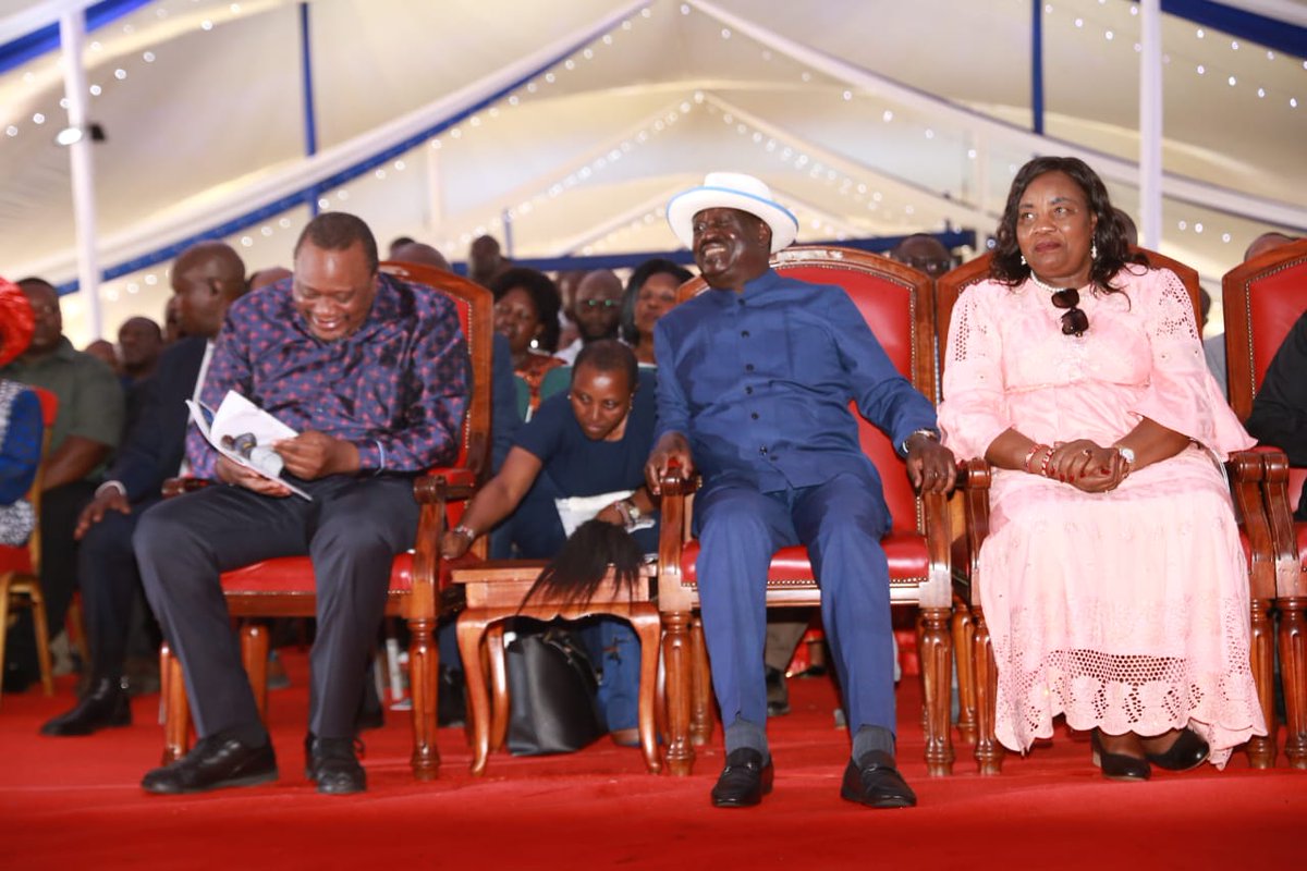 Tuko_co_ke's tweet photo. Former president Uhuru Kenyatta and Azimio la Umoja leader Raila Odinga having a light chat at Prof. George Magoha's burial ceremony.
#tukonews #Kenya #Magoha https://t.co/lkTg3VVGew