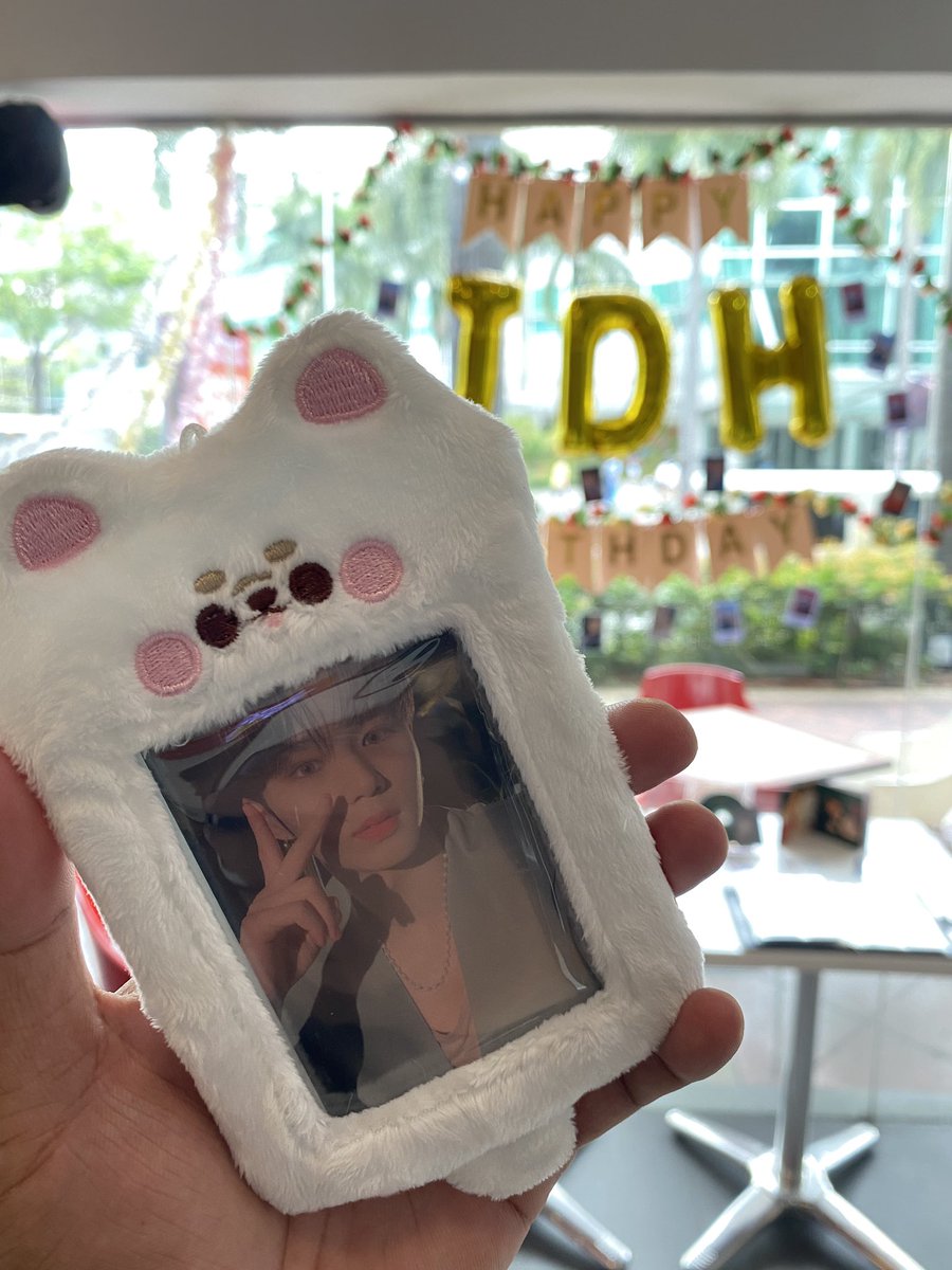 maaaarrrvvvv's tweet photo. About earlier... :) #BloomWithYou @JangDaehyeonPHL https://t.co/Wf6zFPJqfo