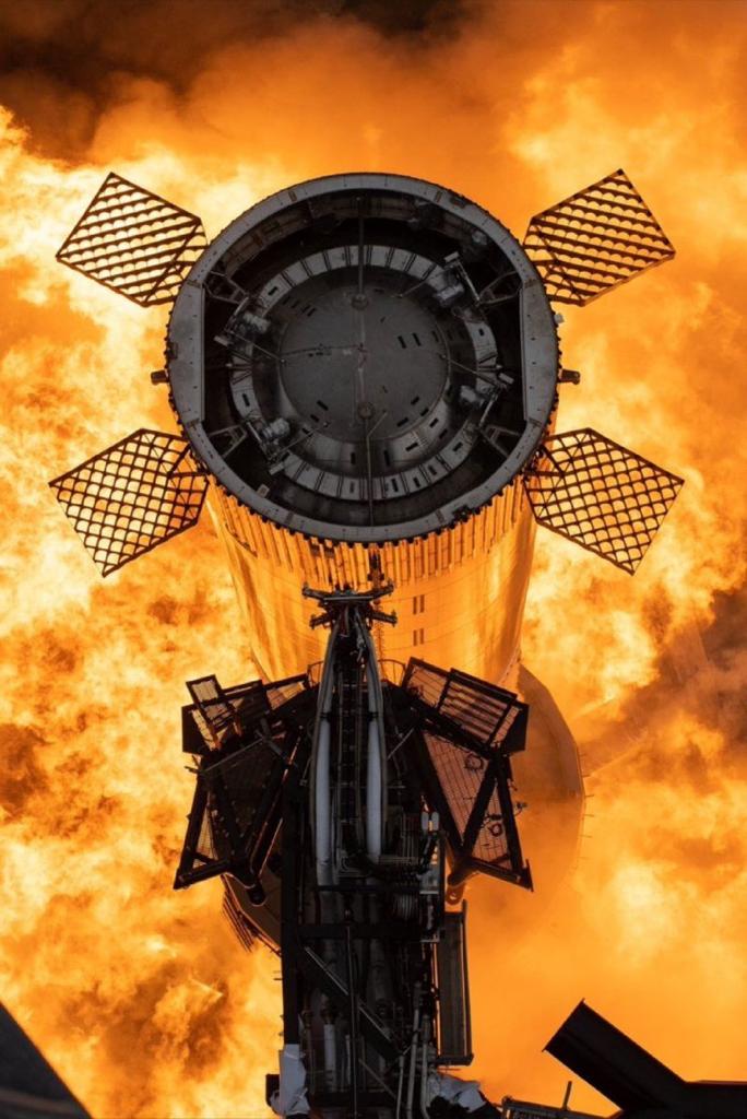 AppskoolEdu's tweet photo. According to #SpaceX, the successful test generated over 7.9 million kg (17.5 million lbs) of thrust, making the B7 the most powerful booster ever tested. In comparison, #NASA’s Space Launch System generated about 3.99 million kg (8.8 million lbs) during its inaugural launch. https://t.co/ECWC5X7mOe