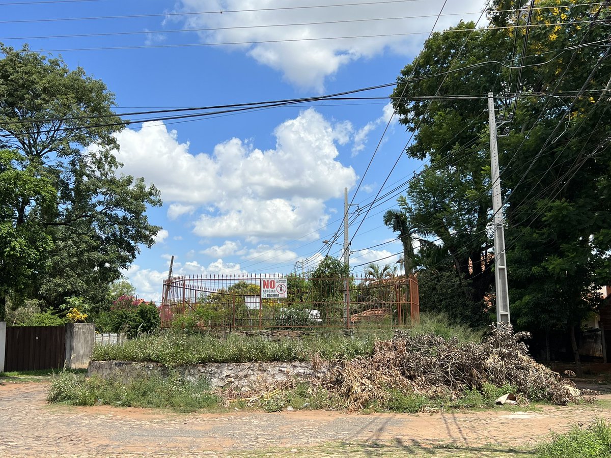 Majito1033's tweet photo. @trecepy  tu predio de antena … a 2 cuadras del Canal…
Varios reclamos ya .. plena crisis de chikungunya … https://t.co/r23Tou8kPG