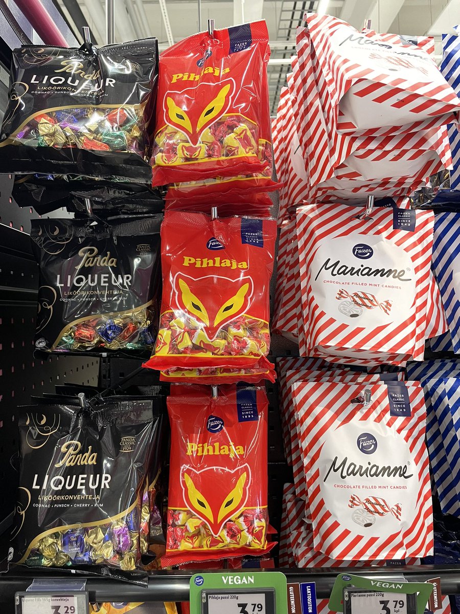 LennuRr's tweet photo. @makinenantti Kimanttia-podcastissa kun teillä lähti puheeksi, niin ainakin Kuopiosta löytyy lähetyksessä mainittu värisuora karamelleista 🍬 #puljujaliköörit https://t.co/1fbDJndc51