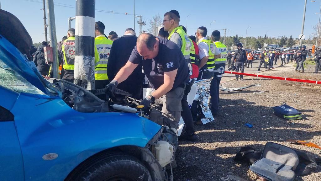 EretzInfo's tweet photo. 🇮🇱 #ISRAËL > Un 3è blessé de l'attentat de #Ramot (Jérusalem) hier est décédé ce samedi à l'hôpital.

Âgé de 8 ans, il s'agit du grand-frère du garçon de 6 ans enterré hier suite à ce même attentat.

Leur père est toujours hospitalisé dans un état grave. https://t.co/81uTvkZmqi https://t.co/TcooSQIeg7