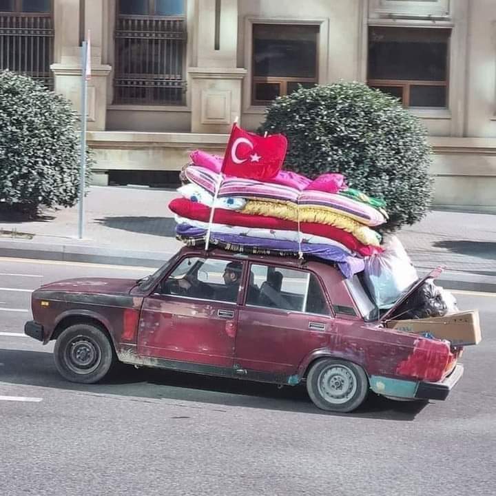 iMShayk's tweet photo. @CznBurak An 🇦🇿 Azerbaijani brother carried what he can afford in his modest car and took it to the affected areas in southern Turkey 🇹🇷
#One_Ummah https://t.co/u3GWm4z68r
