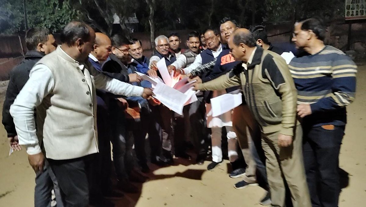 zeerajasthan_'s tweet photo. राजस्थान राज्य मंत्रालयिक कर्मचारी संघर्ष समिति की बैठक हुई
बजट में सरकार द्वारा मंत्रालयिक कर्मचारियों की उपेक्षा पर विरोध.
@VishnuRajasthan @ministerialSr https://t.co/cPjcxD7G5N