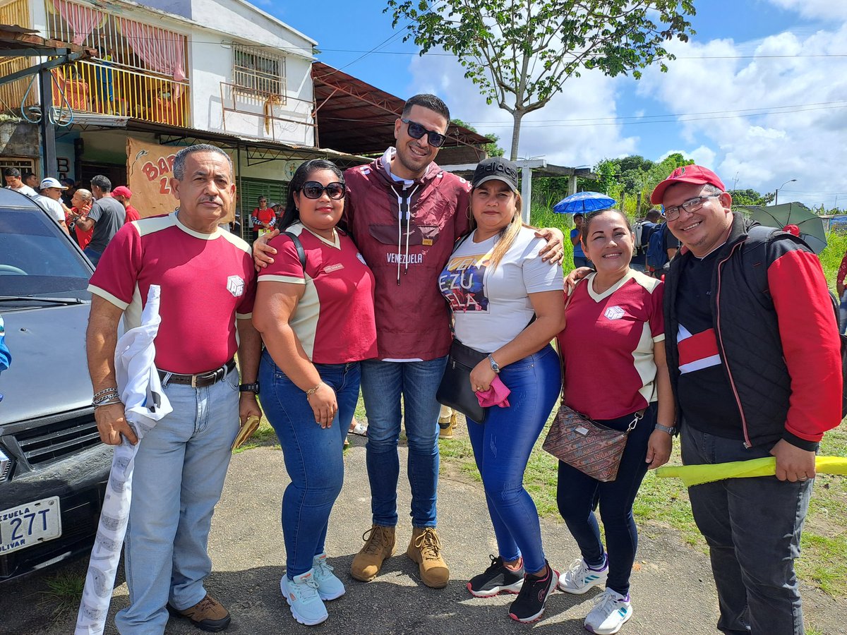 asnardors_'s tweet photo. Al calor del pueblo y junto a él, marchamos en el Municipio Casacoima del Estado Delta Amacuro.

Salimos a la calle en rechazo de las sanciones y el bloqueo imperial, seguimos firme y de frente al lado del Presidente @NicolasMaduro.

#ConMaduroSePuede

¡VAMOS PA' LANTE!🇻🇪 https://t.co/BXhiuqHgRo