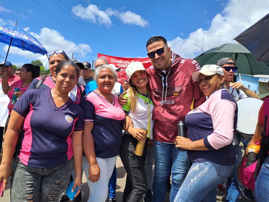 asnardors_'s tweet photo. Al calor del pueblo y junto a él, marchamos en el Municipio Casacoima del Estado Delta Amacuro.

Salimos a la calle en rechazo de las sanciones y el bloqueo imperial, seguimos firme y de frente al lado del Presidente @NicolasMaduro.

#ConMaduroSePuede

¡VAMOS PA' LANTE!🇻🇪 https://t.co/BXhiuqHgRo