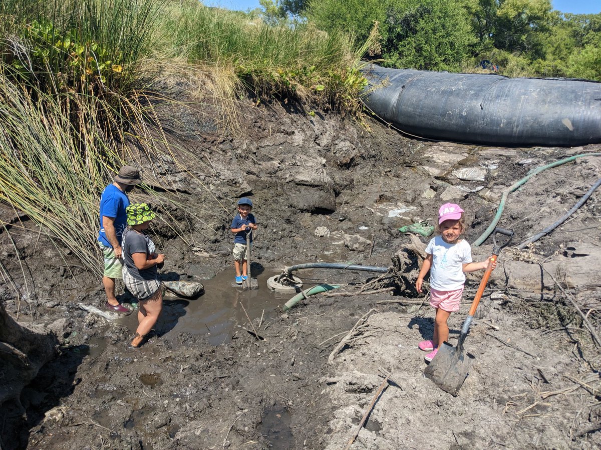 jptosar's tweet photo. #11F visit with the kids an awesome paleontological site: @arroyovizcaino in Uruguay. So many secrets in these 30K years old bones! https://t.co/0Adwihs7t8