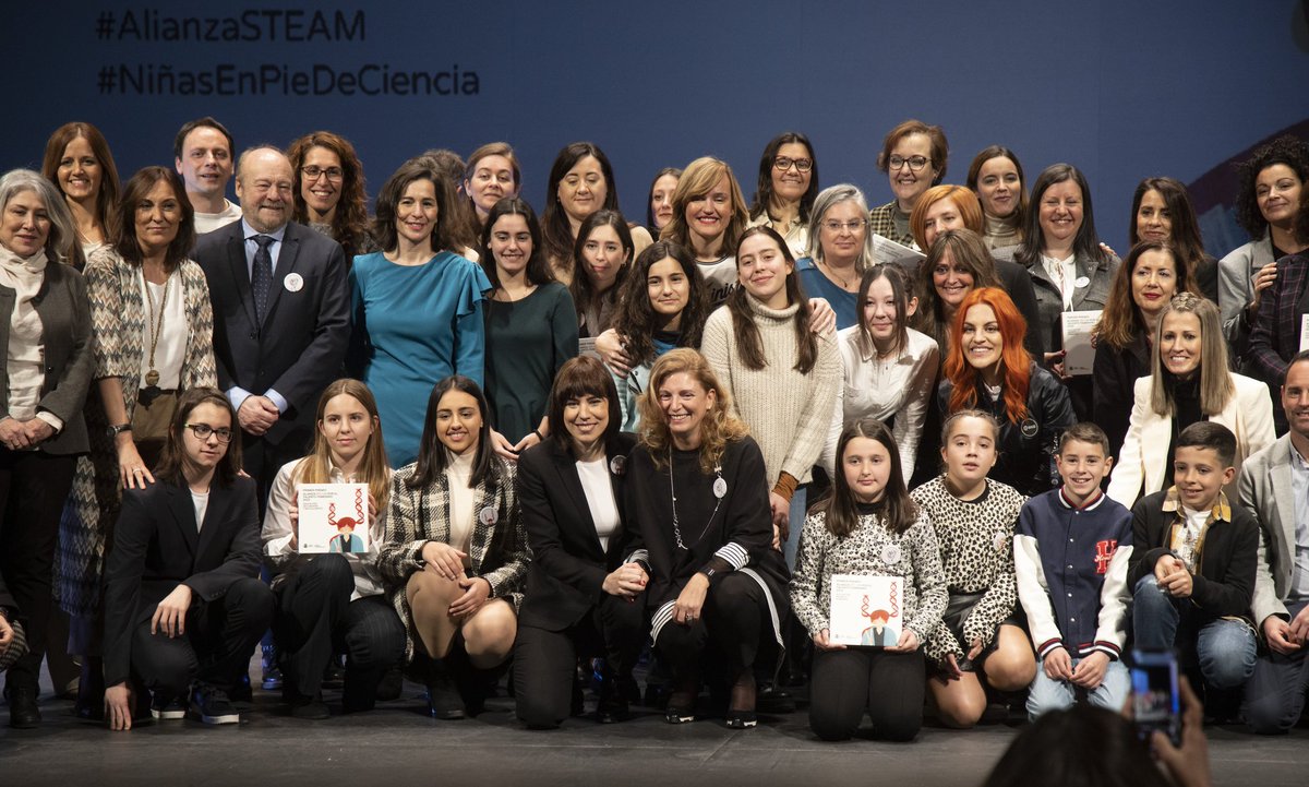 ¡Feliz #DiaMujerYNiñaEnCiencia!👩‍❤️‍👩👩‍🔬👩‍🚀
He tenido la suerte de celebrar este día tan especial junto a las ministras <a href="/Pilar_Alegria/">Pilar Alegría</a> y <a href="/DianaMorantR/">Diana Morant</a> en los premios de la #AlianzaSTEAM.
Ha sido precioso compartir experiencias con tantas niñas, jóvenes y mujeres llenas de talento 🧡