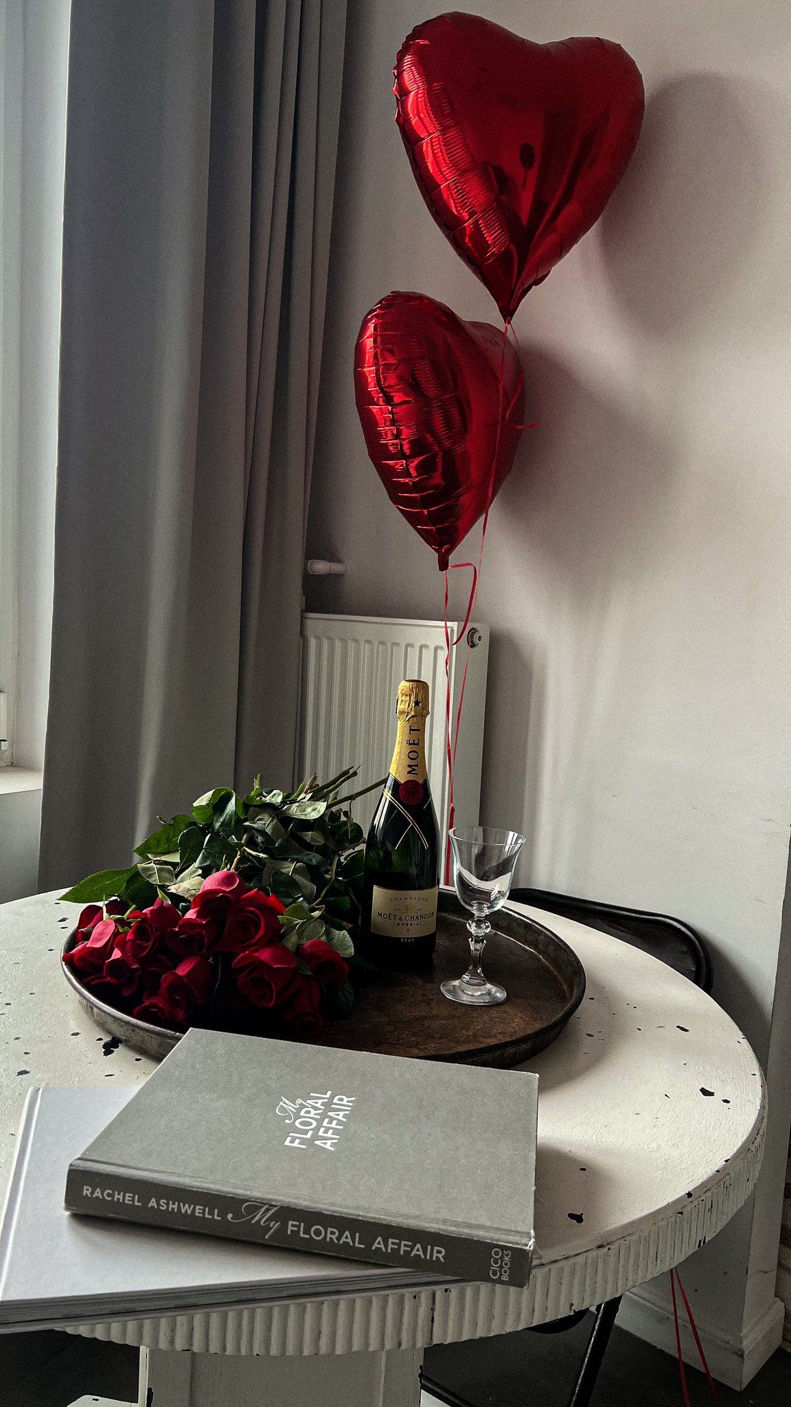 3 pic. Backstage of our Valentine's Day photoshoot ❤️ with @gala_michal @so_katie_of and @sofiiadelgado_ #ValentinesDay2023 #walentynki2023 https://t.co/LXdSvHwPM9