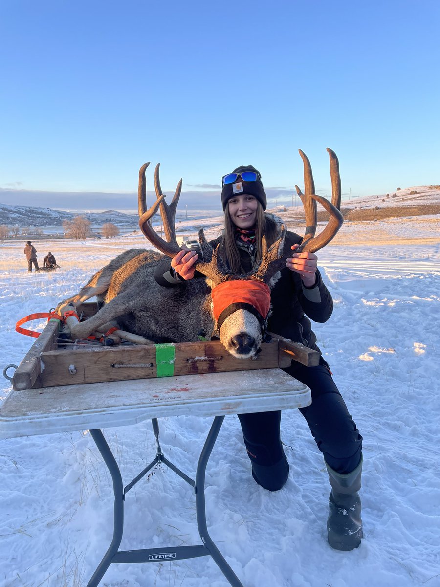 muleysnmustangs's tweet photo. It’s #internationalwomenandgirlsinscienceday 🎉🧪🧬🦌
If you’re a woman in science, RT with your fav photo of you in your field! https://t.co/gQyANQgeKb