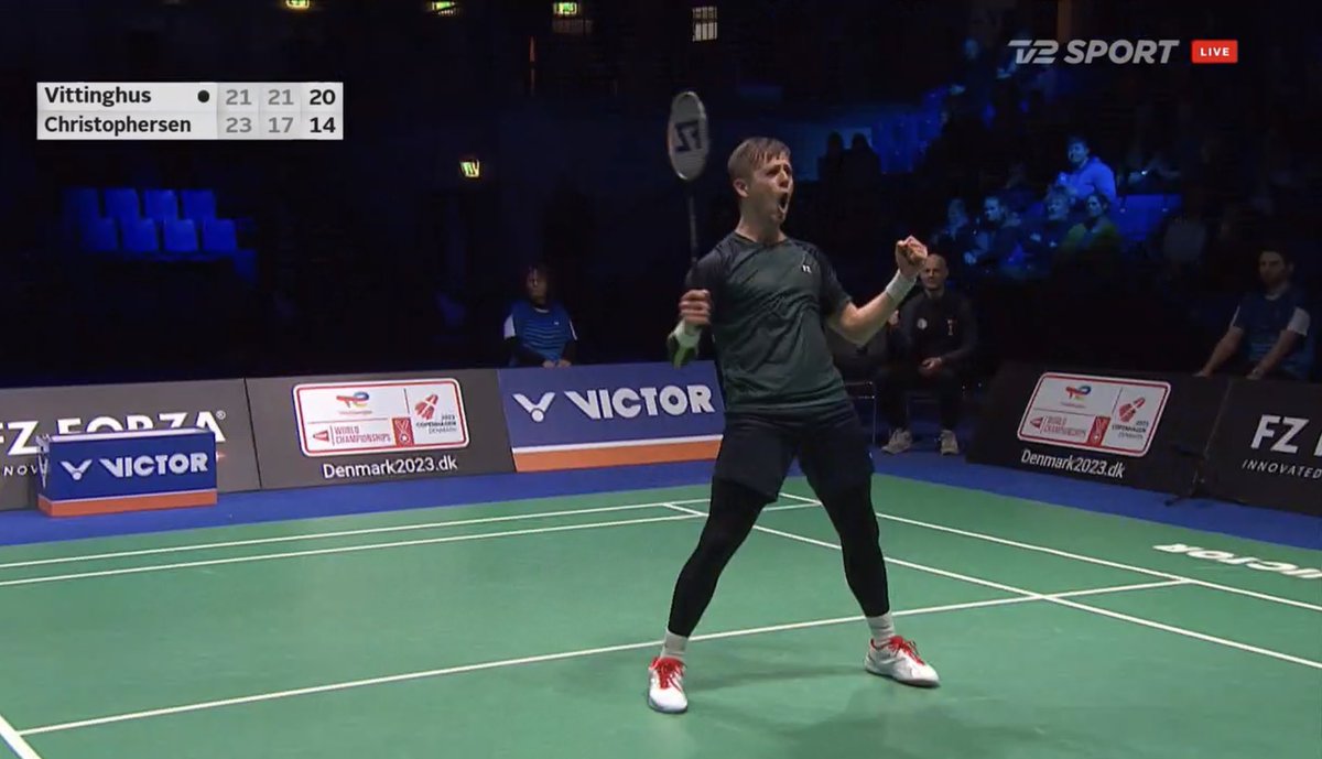 juulsager's tweet photo. Hvor under jeg bare @hkvittinghus at få indgraveret sit navn i DM-pokalen i sit 19. forsøg og efter seks finaler. Imponerende dedikation stadigvæk at holde det niveau som 37-årig! 🙌 #baddk https://t.co/hayjKZT9Gy