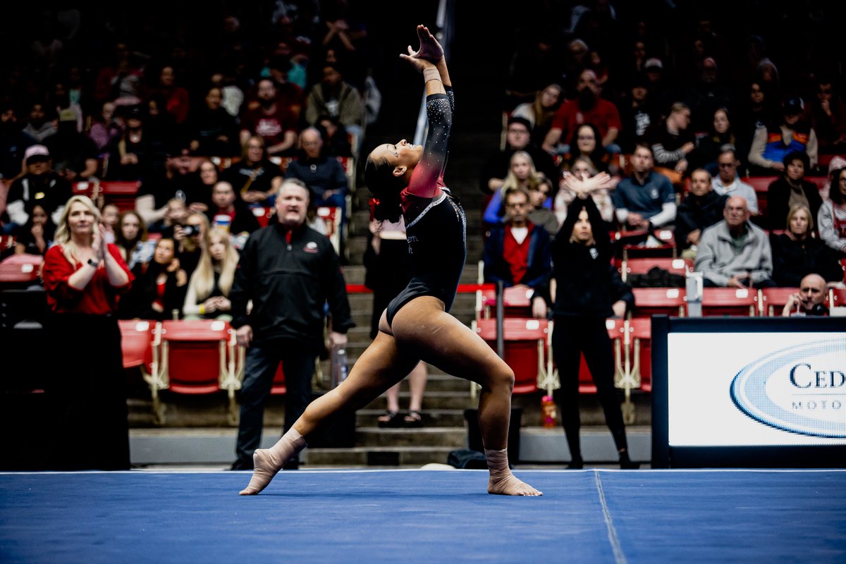 SUUGym's tweet photo. smiles all around for breaking the school record for highest road score👀🥹😏 

197.125 🤩 

#OneFamilyOneFight x #TBirdNation #RaiseTheHammer https://t.co/zAFvjwBl8F
