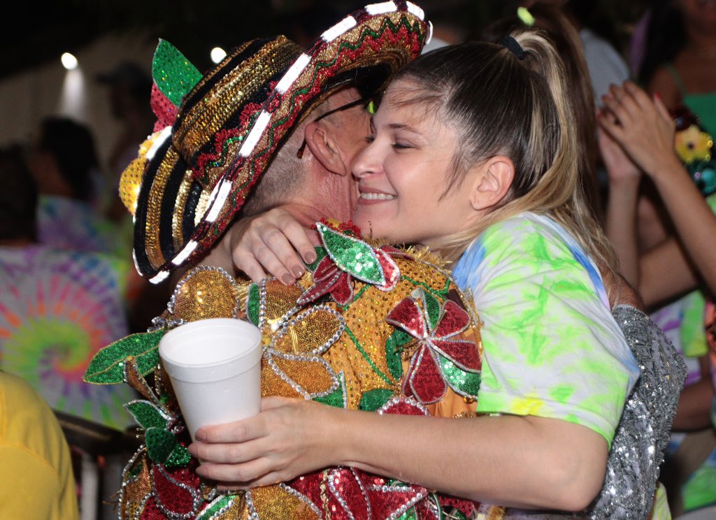 Sebastiang2023's tweet photo. ¡Mi Barranquilla vibró al ritmo de las canciones de Pedro Ramaya! 🎶 Gracias carnavaleros por todo el cariño y alegría. Ver sus sonrisas fue gratificante y especial para mi. ❤️ Me baile la #Guacherna2023 de principio a fin. 👏🏽 https://t.co/sjzg85GzX7