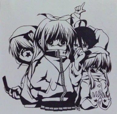 モノクロにハマる中学生の頃に描きたかったような絵もこっそりと封印を解いたりする、しかし罪悪感があり描いた絵はファイルに隠していた↓ 