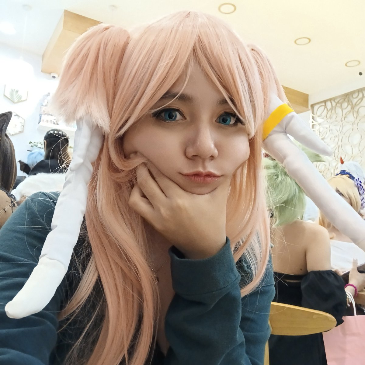 MayuShiraimu's tweet photo. Café Teyvat - Valentines Edition day 1 done!
#GenshinImpact #liyue #liyueharbor #yanfei #yanfeicosplay #yanfeicosplayer #原神 #cosplayer #genshincosplay #AU #cosplay #maid #meidou #cafe #cafevent #themedcafe #yanfeicosplay #yanfeigenshin #yanfeigenshinimpact #valentines https://t.co/0ClgqnIyEH