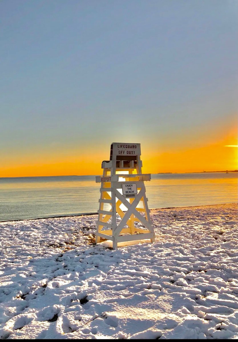 Caitrindreams's tweet photo. @admired_art “One day you”ll look, to see I’ve gone. For tomorrow may rain so I”ll, follow the sun..,” @PaulMcCartney
#Sunsets
#TheBeatles
#waitingonsummer https://t.co/xMJVsQ634D
