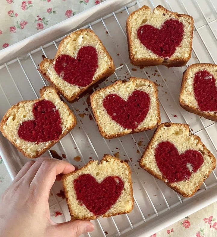 _Mcbryt_Cakes's tweet photo. when you're not sure of the relationship between you two bake her a heart pound cake, she'll forever be yours ... ππβ€β€β€πΉ
#ValentinesWeek #valsbake #heartcake #cakes #twittercake #SaturdayVibes https://t.co/dqgBH5ZfUD