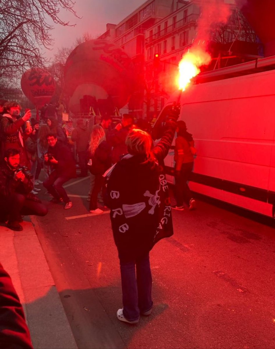 Le retour des fumis de la #BRB 🔥🏴‍☠️

#manif11fevrier