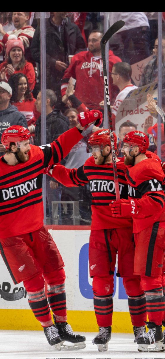 dclynick66's tweet photo. @BallySportsDET @ThinkFordFirst #IMWITHKEN ... The team!!! 👍 #LGRW https://t.co/ZSROm0Sk5P