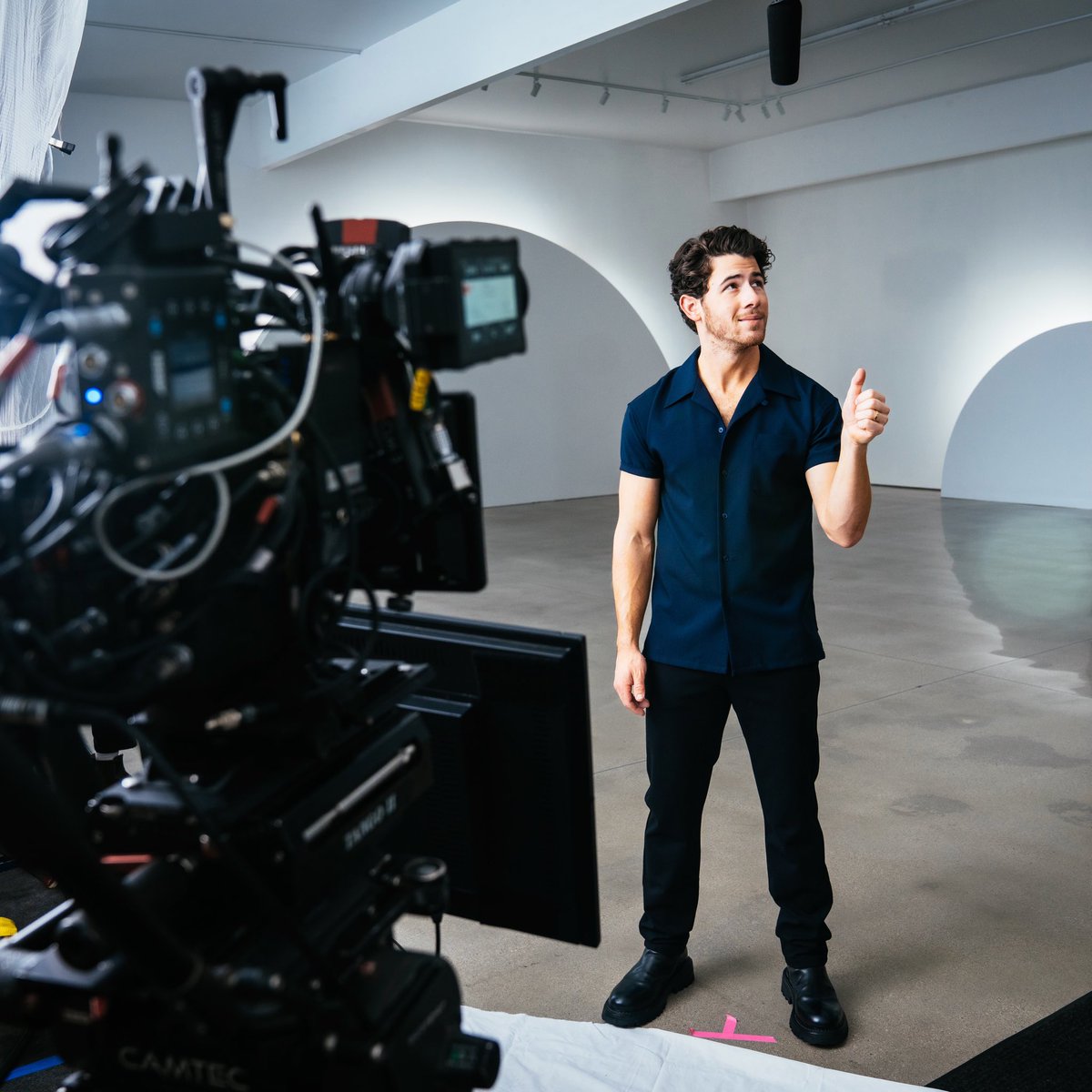 nickjonas's tweet image. #BigGame tomorrow! Real life moment…thanks to the Dexcom app, I saw my glucose was heading high while on set. Grabbed a break, took some insulin, and was right back at it.

Learn more about the magic of #DexcomG7 for yourself at Dexcom.com/Magic. #Ad