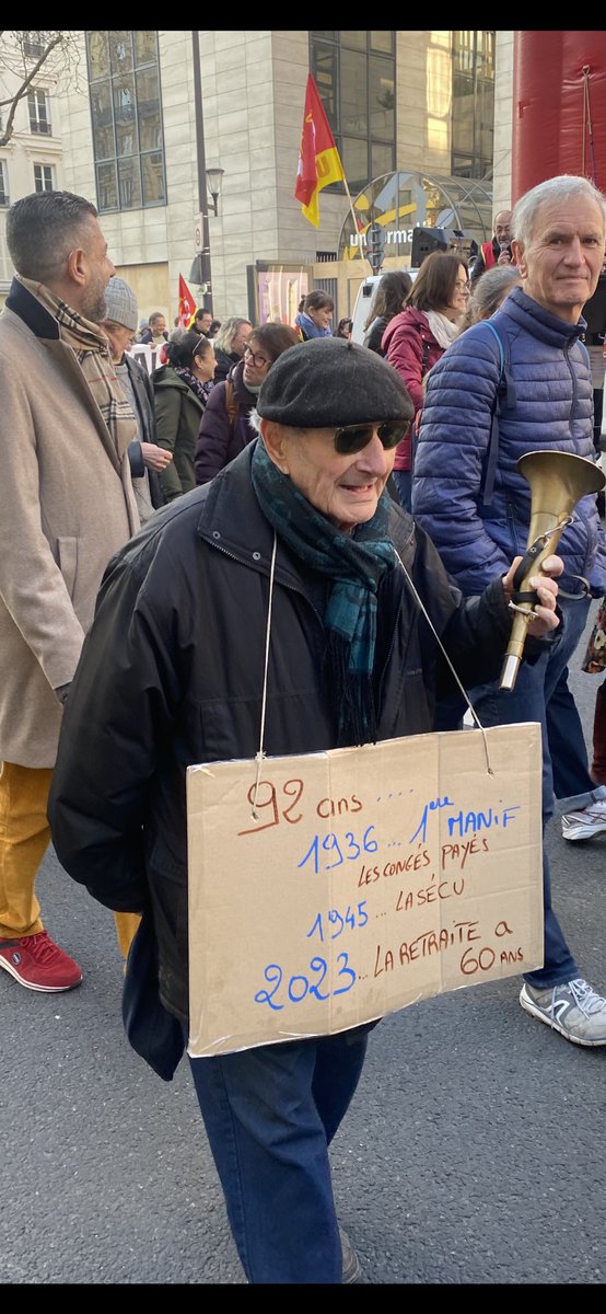 Bravo Monsieur respect et admiration 👏👍
#NonALaReformeDesRetraites #manif11fevrier #greve11fevrier #Retraites