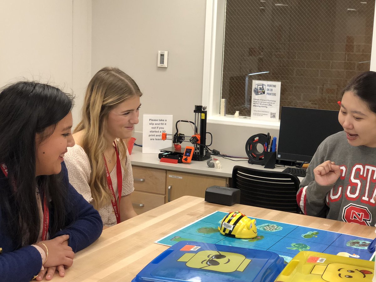 METRC loved hosting Transformational Scholar candidates and showing them our resources! #making #ThinkandDo