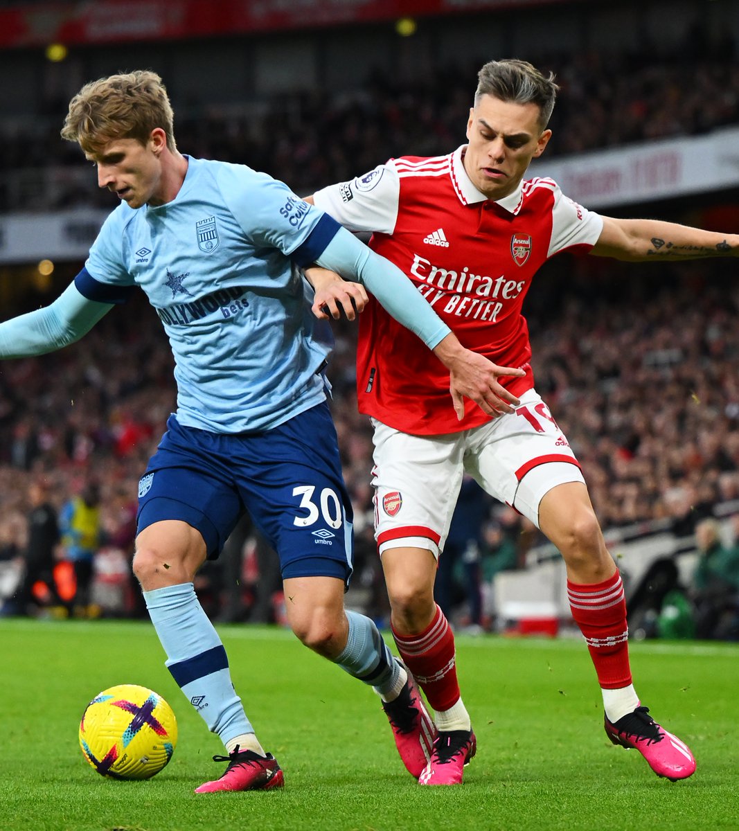 premierleague's tweet photo. FULL-TIME Arsenal 1-1 Brentford

The points are shared at Emirates Stadium following a tightly contested affair

#ARSBRE https://t.co/mdbKiF7Tsf