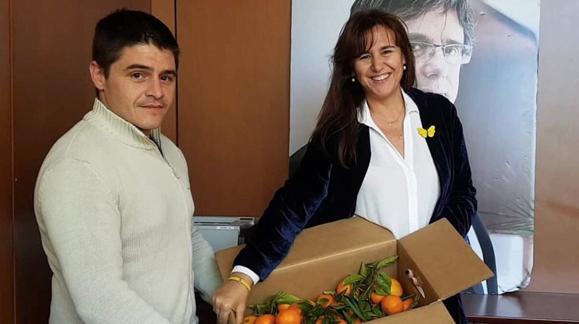 Humansoflatecdc's tweet photo. Si creieu que la vostra setmana ha estat complicada, imagineu la d'en @RaiLopezCalvet que va caminar milers de quilòmetres amb una urna a l'esquena fins a Waterloo per veure com les seves esperances de pagueta entraven aquest divendres per la porta del TSJC.

#AdoptaUnRai https://t.co/zrUepXLIpv