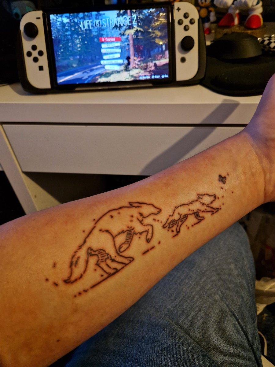 danshaun18's tweet photo. Got my first ever tattoo today of my all time favourite game #LifeisStrange2 https://t.co/6DWae123fn