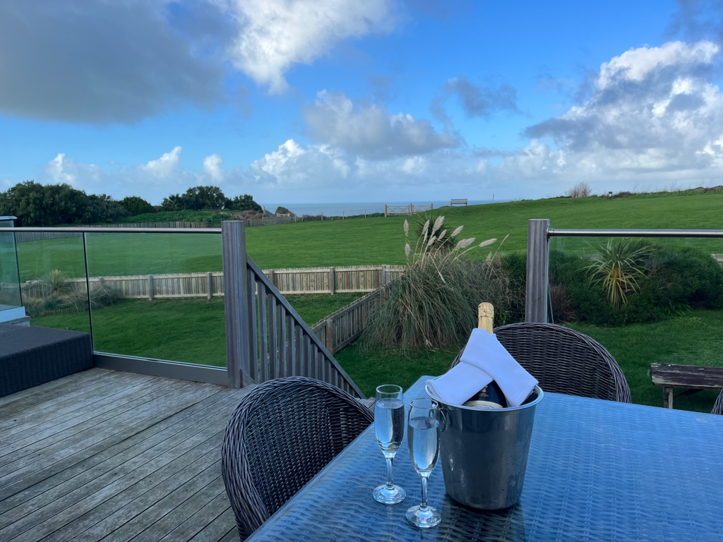 Staying with us this Half Term and
forgotten about Valentine's day?
Homemade chocolates and a bottle of bubbles is
always a great way to celebrate the day with your loved
one!
Contact our guest host on 01208 862242 to organize a
little something for that special someone.