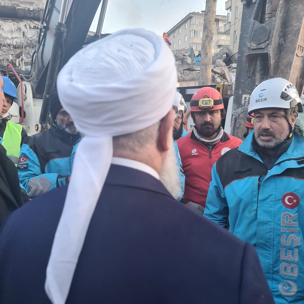 Bir nebze de olsa acılarımızı hafifleten gayret ve hizmet çabaları. Rabbım yar ve yardımcımız olsun Allah C.c şükür hizmet edenlere teşekkür ederim..