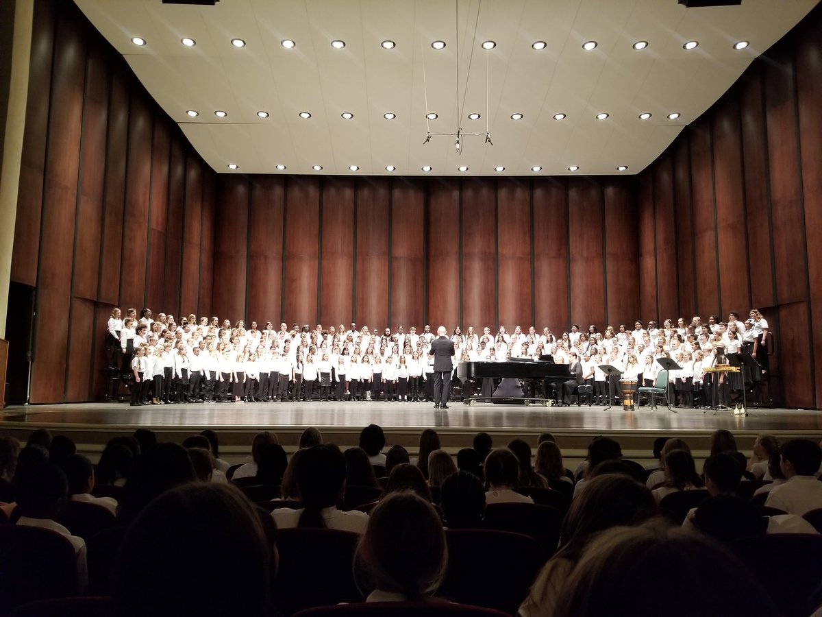 bmusicteacher's tweet photo. Shout out to our eight eSTEAMed honor chorus students who participated in the GA State Elementary Honor Chorus in Athena, GA this weekend 💙💛💙💛.
@APSMAJ_Elem @Retha_Woolfolk #apsarts #MAJstrong #apsupdate https://t.co/ikB1EU0nui
