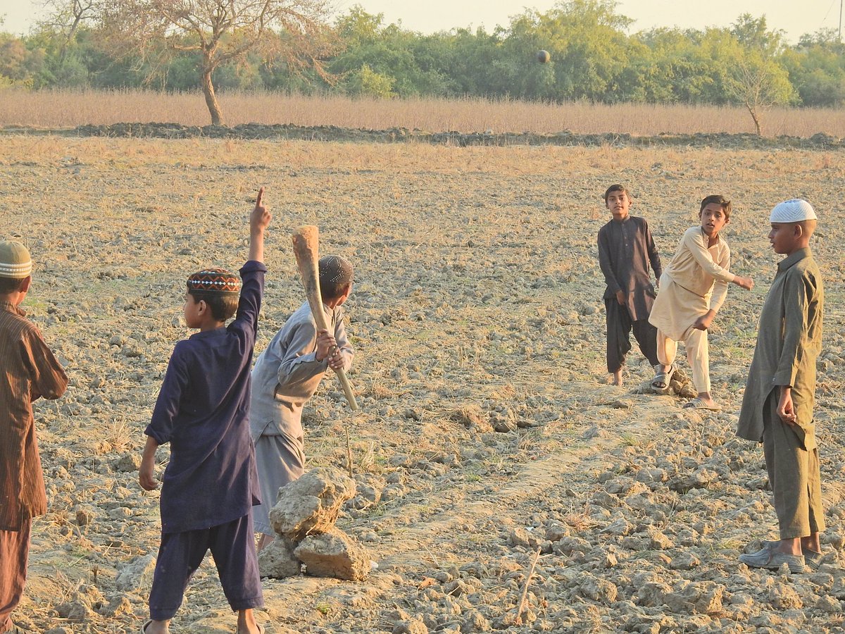 mmatalpur's tweet photo. #RuralCricket
The boys use the #Midrib of the Date Palm leaf as the bat and a rubber ball.
The ground as you can see is uneven but who cares at that age.
The bowler mostly uses throw action and the batting too is usually unconventional.
They pass the time in gaiety and laughs. https://t.co/1zfZiXkIlU