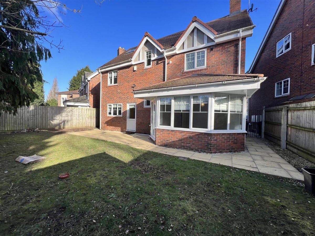 🍊🏡 A fantastic, freehold 5 bedroom detached in gated community with gas central heating, Upvc double glazing & off road parking

3 Reception Rooms - No Upward Chain 

More: alex-smith.co.uk/property/5-bed……

#HodgeHill #Birmingham #Housesforsale #WardEnd