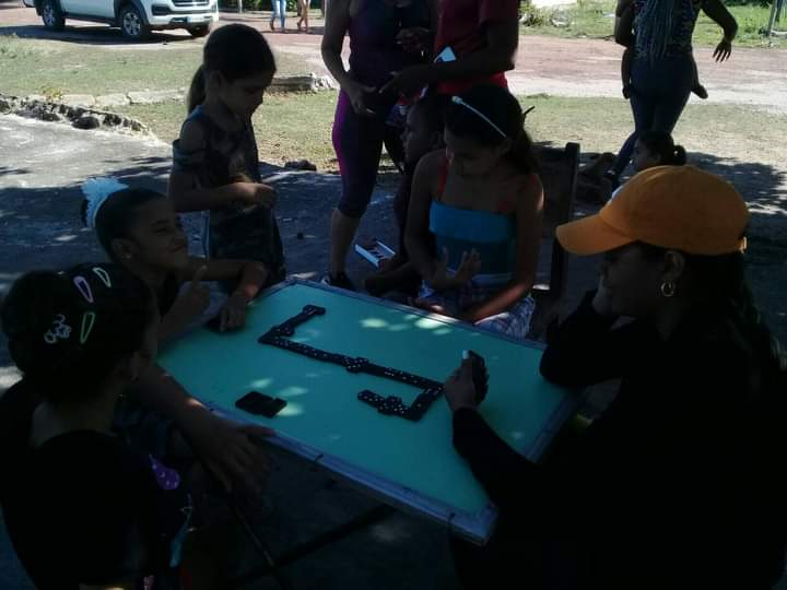 yaniuskadruyet's tweet photo. #CDRIslaDeLaJuventud de conjunto con el #Inder se realiza juegos participativo para los niños de la zona #130 del caolín de la Fe, ellos son nuestra alegría y nuestra esperanza #CDRCuba #SomosDelBarrio #DeporteEsSalud  #XCongresoCDR @cdr_cuba @YusdankaR @Jul1Julia @LorenzoOsbel https://t.co/DsYSwDGAtD
