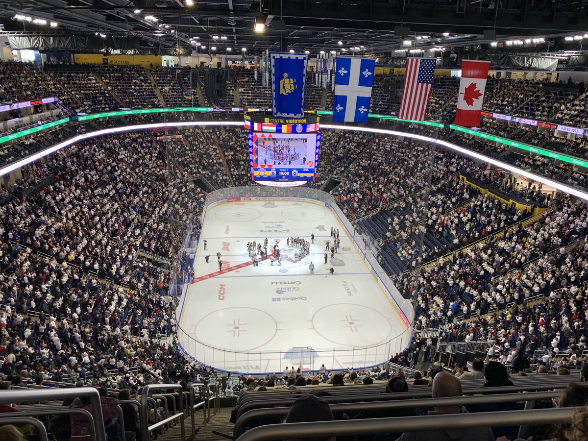wallz58's tweet photo. @YSExpress Boyz Watching Ukraine vs Boston Game 
Pee-wee Quebec @tournoipeewee https://t.co/h43enI3m9a