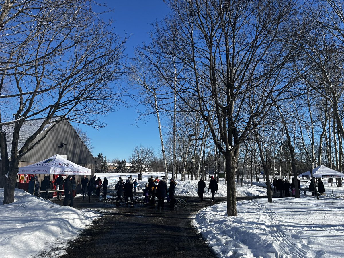 _MarkSutcliffe's tweet photo. Great to be at the Hunt Club Community Association’s Winter Carnival at Elizabeth Manley Park on this sunny day, where there are booths with hot chocolate, s’mores, and even sleigh rides! https://t.co/c6DiAOgV2N