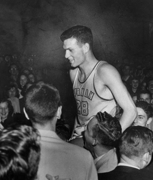 URDailyHistory's tweet photo. 13 Feb 1954: #Furman University's Frank #Selvy becomes the only player in #NCAA division I #basketball to score 100 points in a game. It was against #Newberry College. Many shots would have been worth three points had the line been in existence. #OTD #ad https://t.co/7EdUvHrBi8 https://t.co/8d2SJKl0Mu