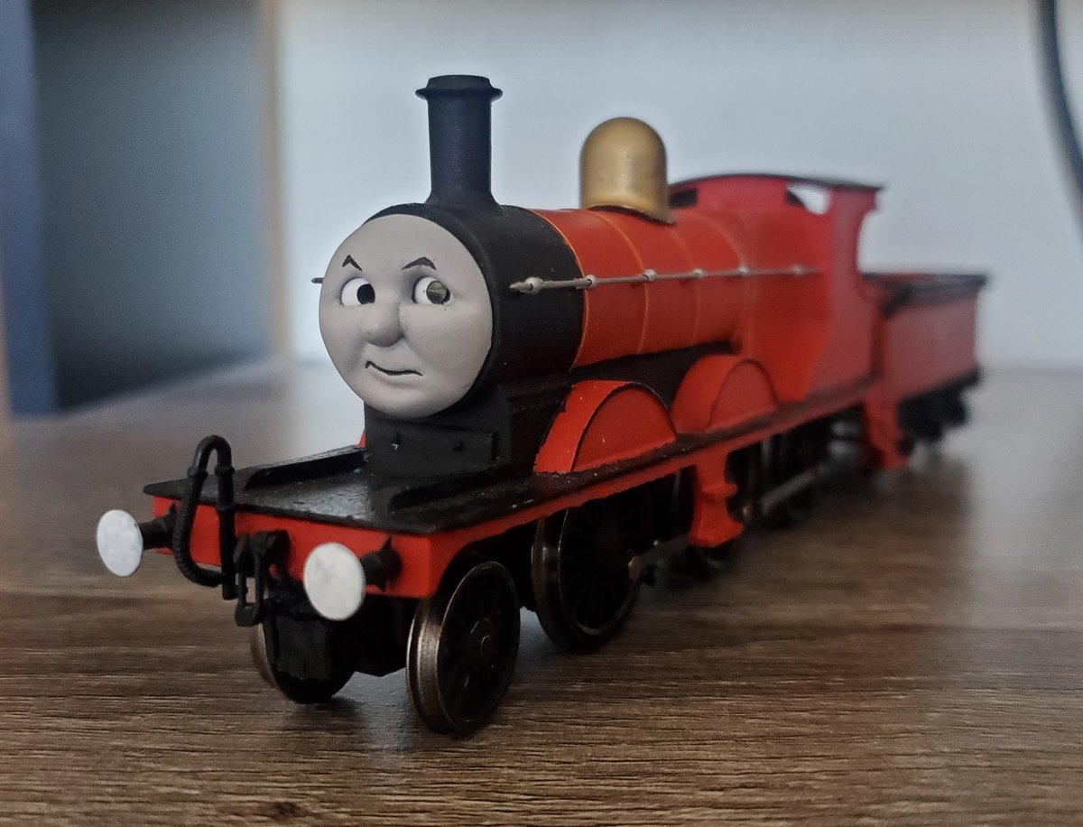 TheSludgeTender's tweet image. &quot;Your color&apos;s nice James, pity about your face though!&quot; 

#TwitterModelTrainShow #SludgeCon
