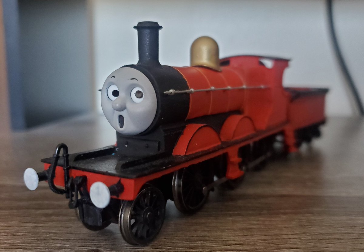 TheSludgeTender's tweet image. &quot;Your color&apos;s nice James, pity about your face though!&quot; 

#TwitterModelTrainShow #SludgeCon