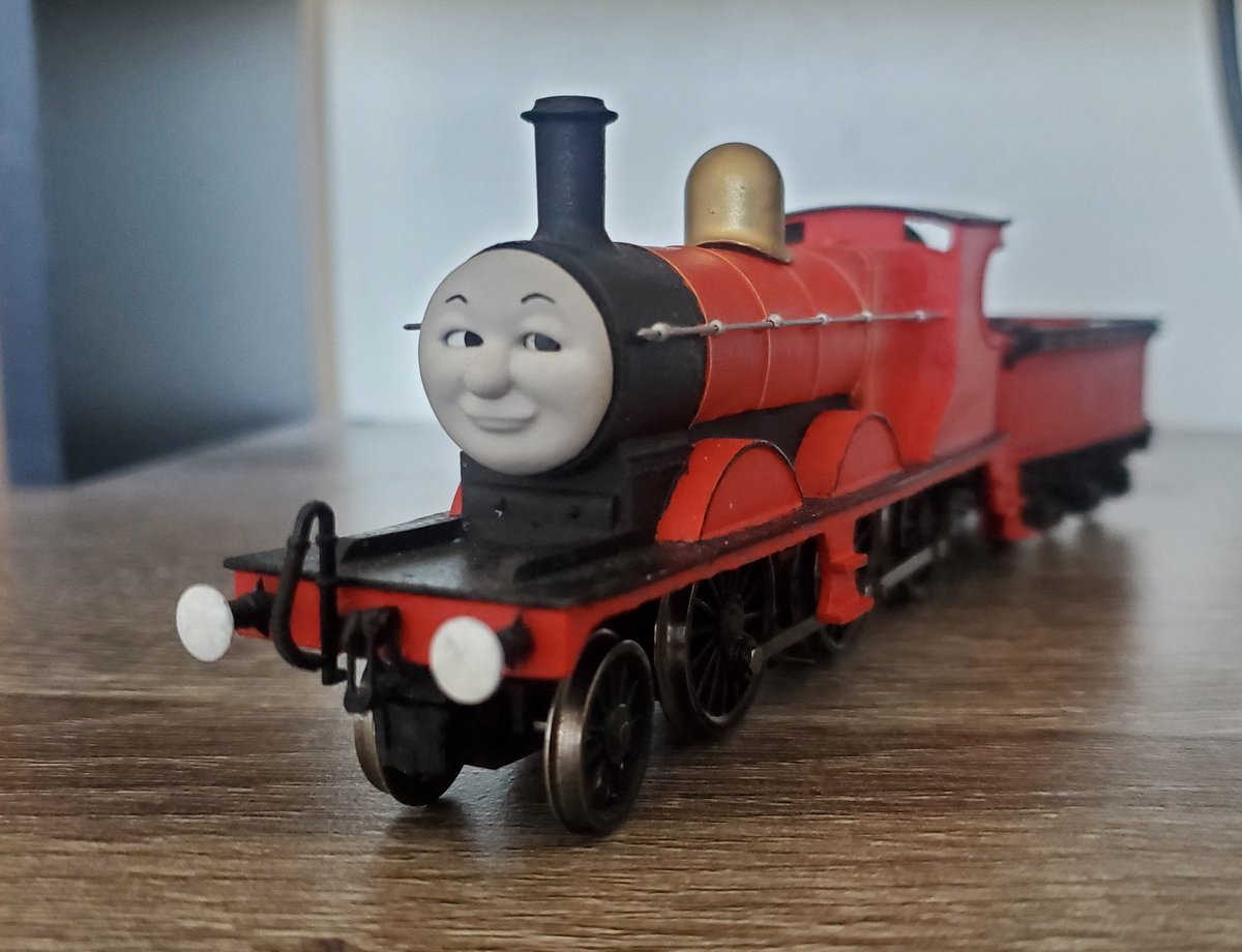 'Your color's nice James, pity about your face though!' 

#TwitterModelTrainShow #SludgeCon