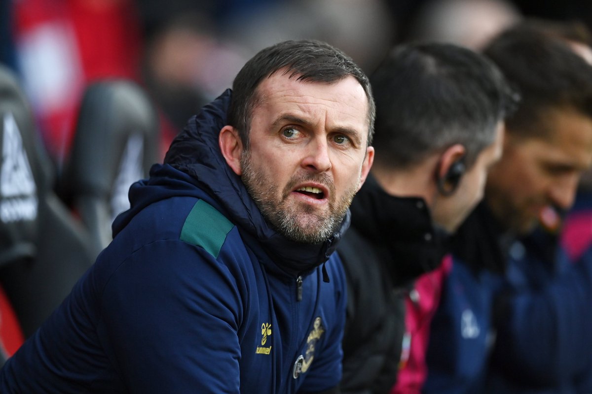 MirrorFootball's tweet photo. Played: 8⃣
Won: 1⃣
Drawn: 0⃣
Lost: 7⃣
Goals For: 6⃣
Goals Against: 1⃣6⃣

Is Nathan Jones the man to save @SouthamptonFC? 🤔

#PremierLeague https://t.co/oFw7RrusrG