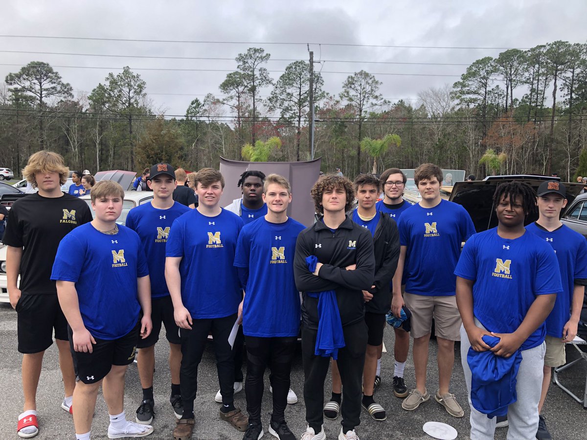 MenendezFootba1's tweet photo. Some of the squad switching gears & judging cars. Rain cleared out & the crowd came. Excellent event all around. #206Built #SOAR https://t.co/3p03b2TlGe