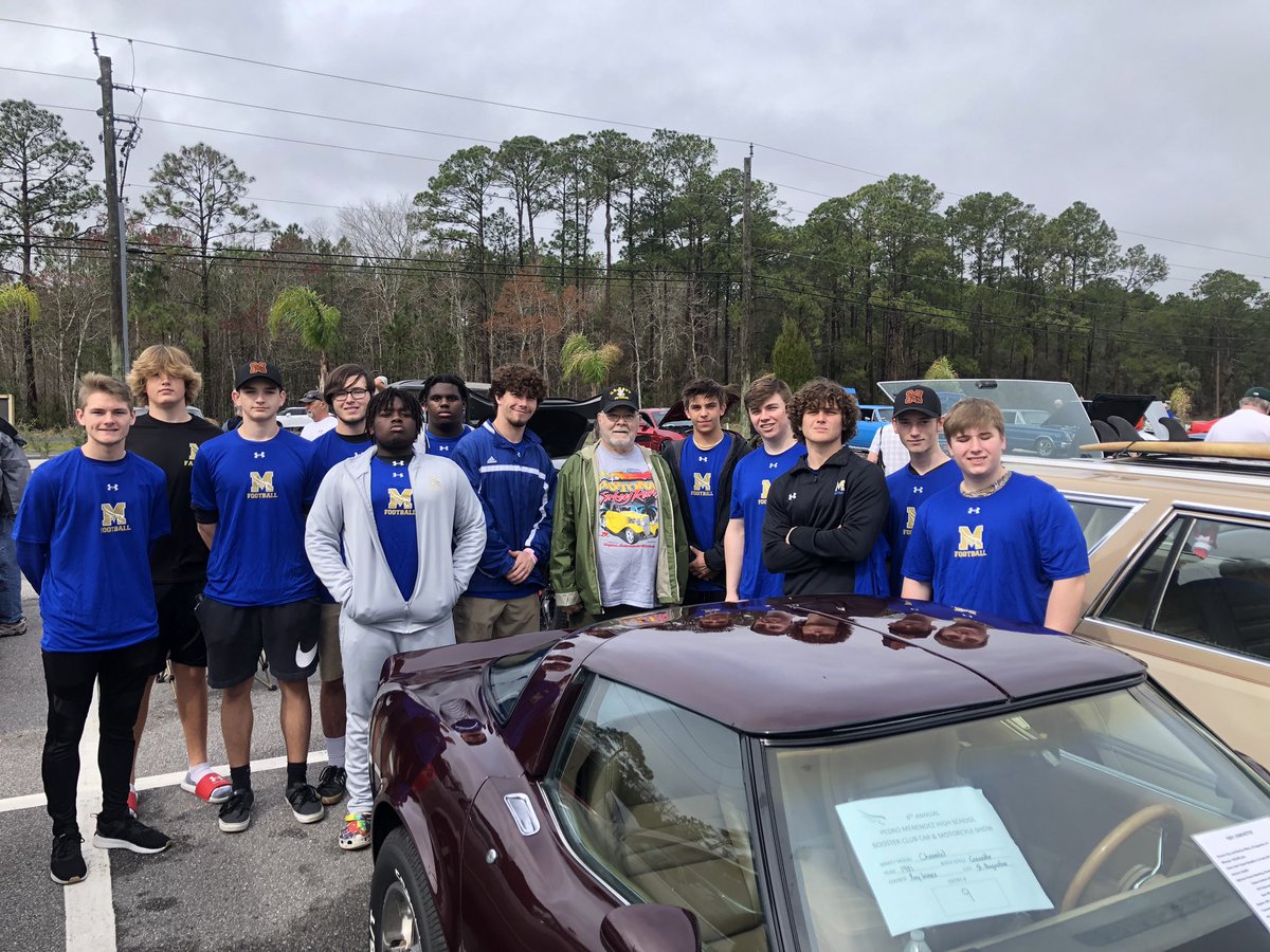 MenendezFootba1's tweet photo. Some of the squad switching gears & judging cars. Rain cleared out & the crowd came. Excellent event all around. #206Built #SOAR https://t.co/3p03b2TlGe