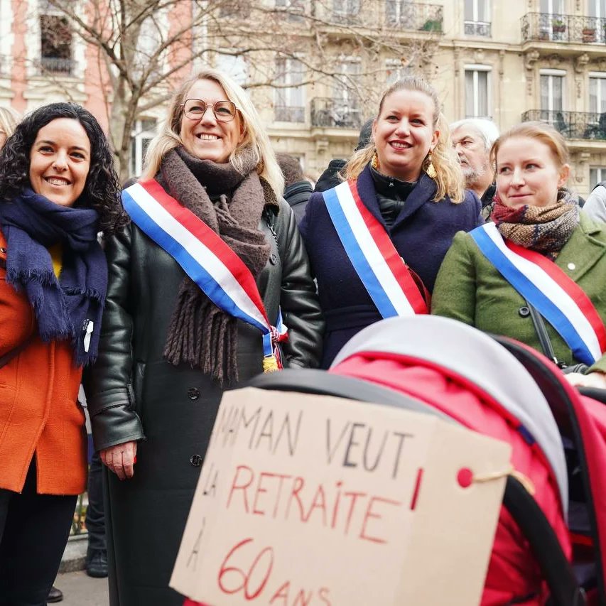 ManonAubryFr's tweet photo. 🔥🔥 + de 2,5 millions de manifestants dans des cortèges immenses et joyeux partout dans le pays pour dire NON à la retraite à 64 ans.

La mobilisation ne cesse de s'amplifier à mesure que le gouvernement gagne en fébrilité.

Et à la fin ? On doit gagner ! https://t.co/zI43EUxASD