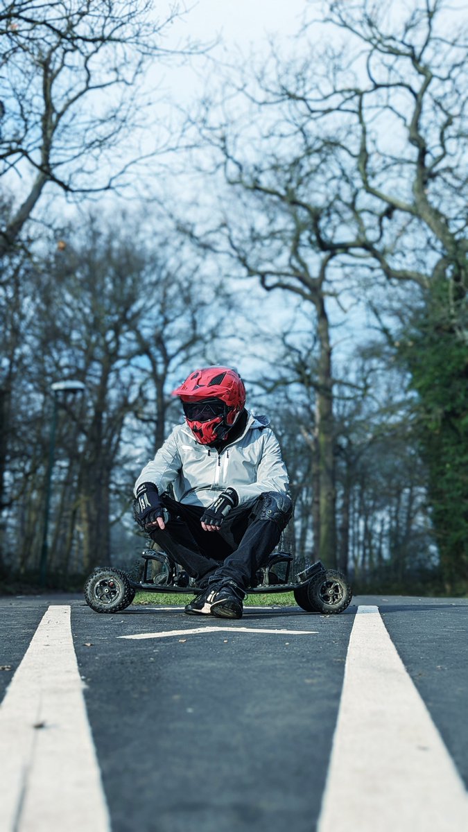 TimWoodVlog's tweet photo. Great day for a ride today on the Apex Predator #Electricskateboard  Rocking the @outernativeoff1 padded reflective jacket - check it out here https://t.co/WEd22oMaJd https://t.co/476mVHMdKO