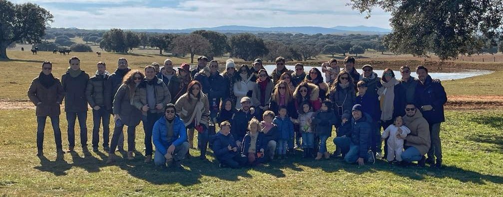 Hoy nos ha visitado este pedazo de grupo de amigos.

 Desde Madrid han venido para disfrutar de una jornada con tentadero acompañados de todos los peques.

Deseamos que hayáis pasado una gran jornada de campo en nuestra compañía y que sigáis disfrutando del fin de semana.